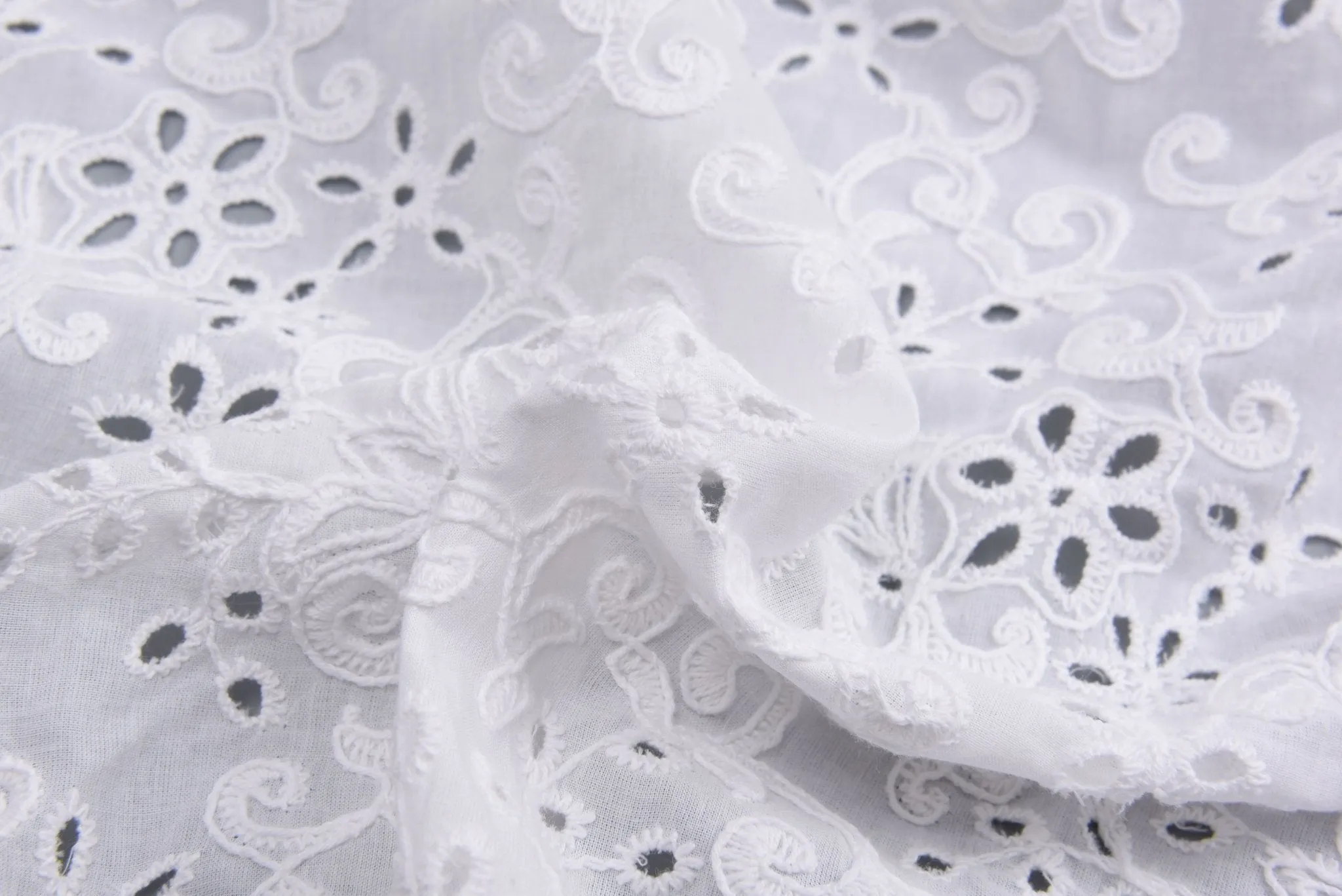 100% Cotton 3D Eyelet Embroidery White Fabric -GK- 6230