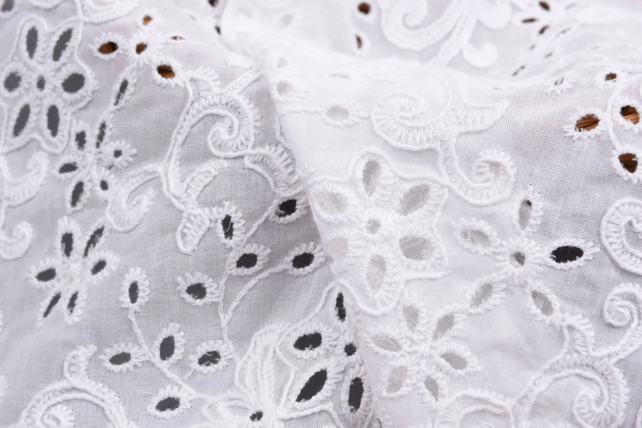 100% Cotton 3D Eyelet Embroidery White Fabric -GK- 6230