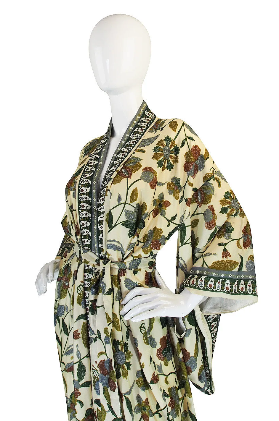 1950s Pretty Silk Print Olive and Cream Kimono