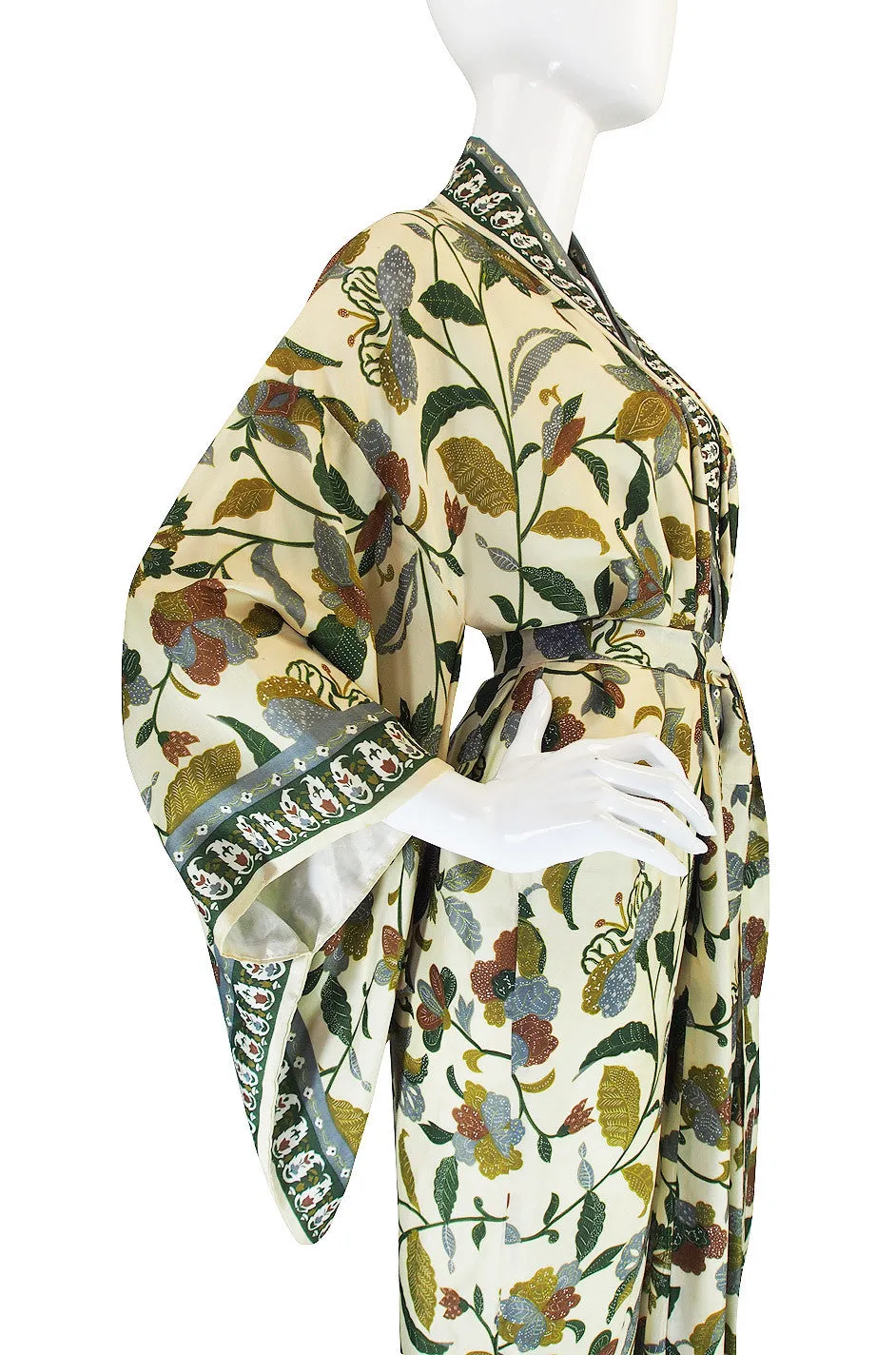 1950s Pretty Silk Print Olive and Cream Kimono