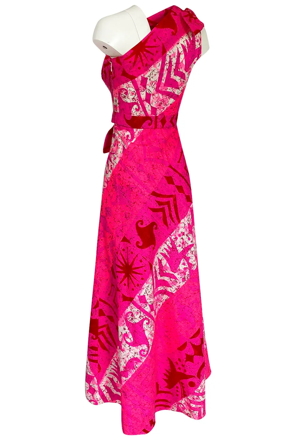 1960s B.Cohen One Shoulder Vibrant Pink Printed Barkcloth Hawaiian Dress