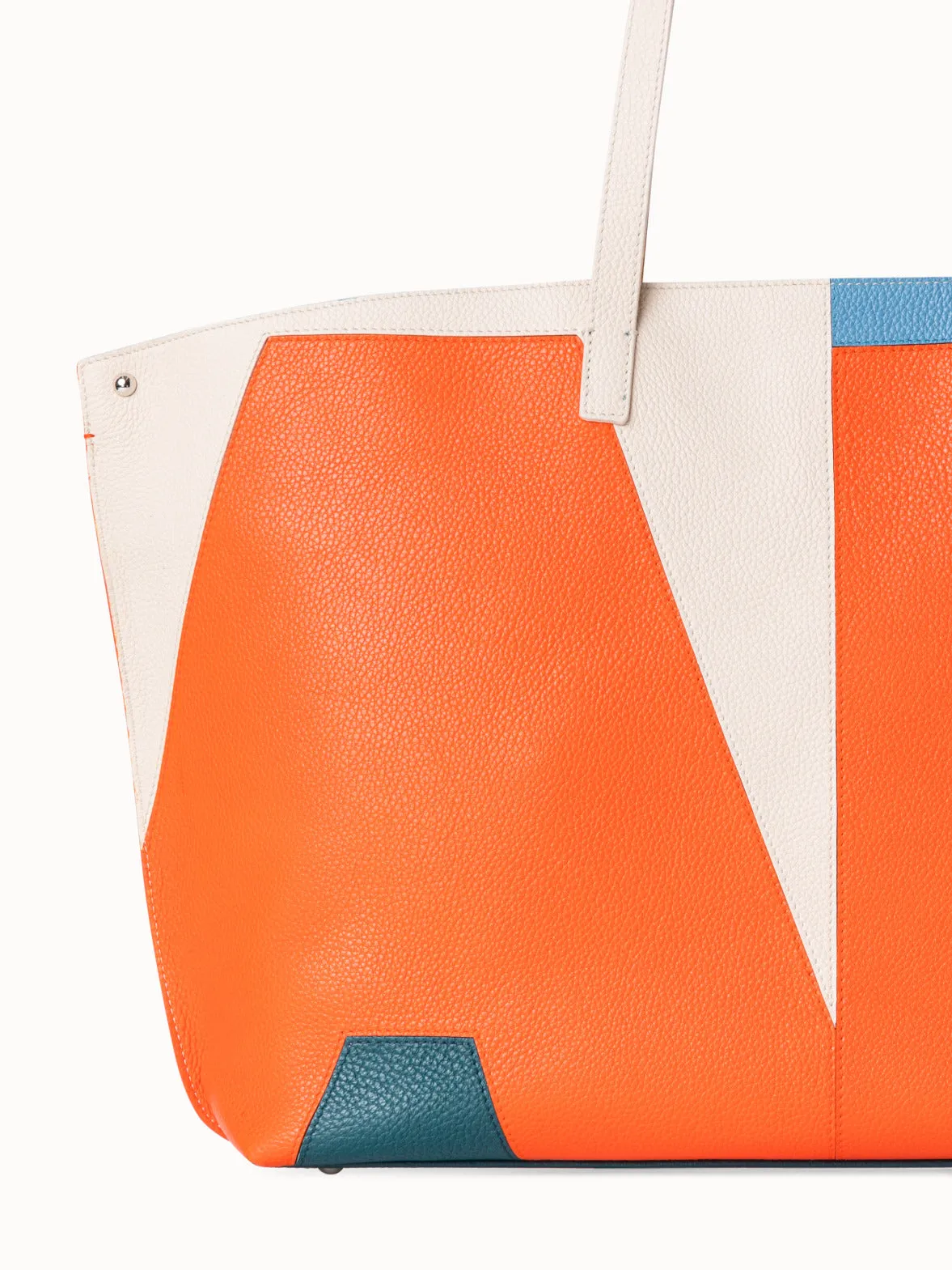 Ai Medium Shoulder Tote