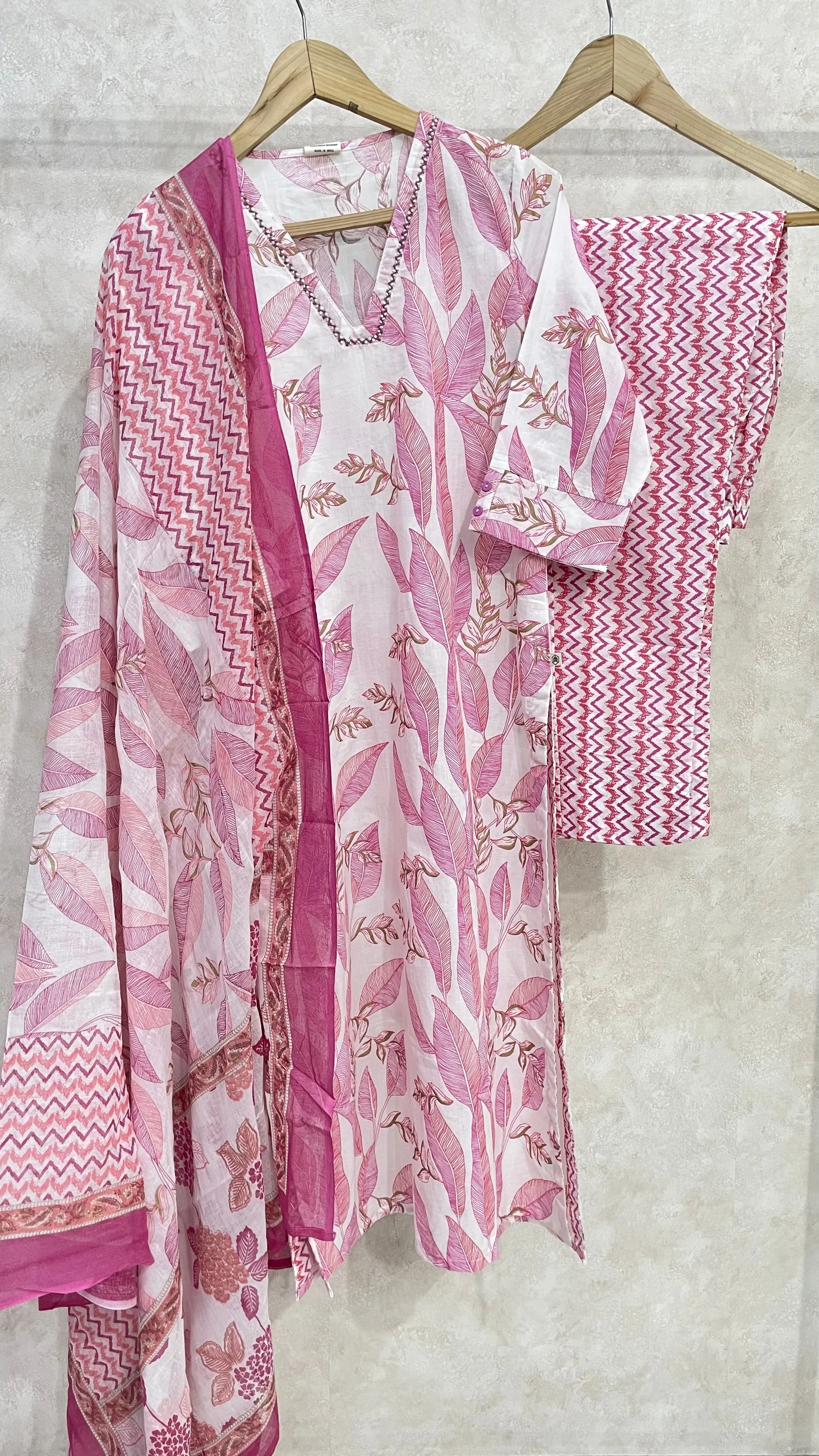 IVORY PINK FLORAL PRINTED COTTON KURTA SET