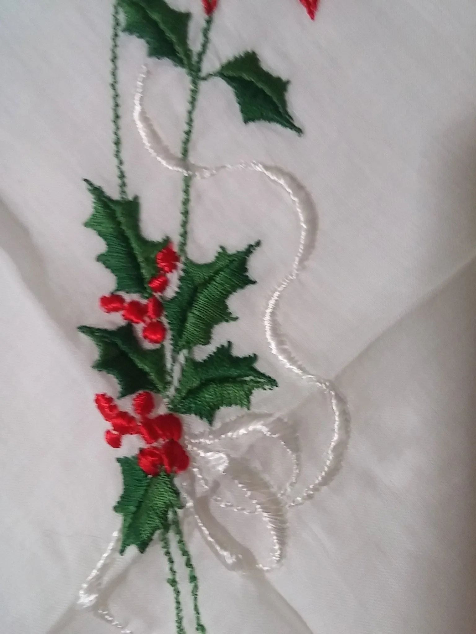 *VINTAGE UNIQUE '50s/ '60s SCALLOPED FLOCKED CHRISTMAS POINSETTIAS WITH HOLLY BERRY LEAVES HANDKERCHIEF